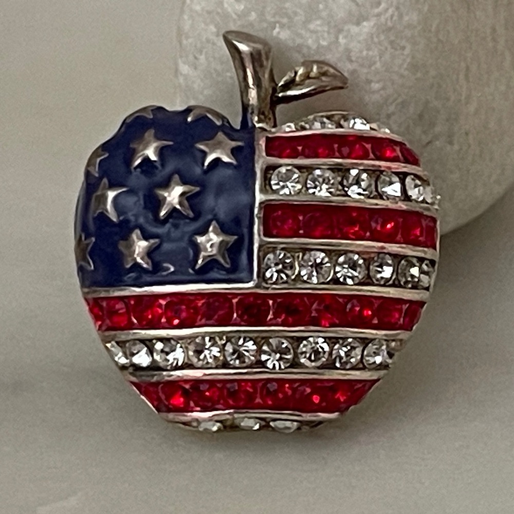 Vintage American flag brooch.